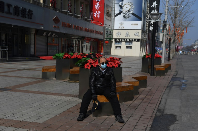 Coronavirus: 1.000 morts, l'OMS redoute une propagation accrue hors de Chine