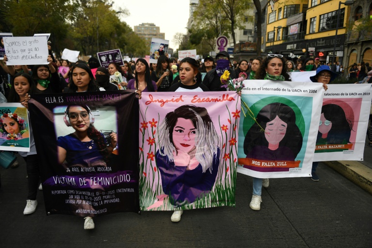 Manifestations à Mexico après un féminicide particulièrement brutal Manifestations à Mexico après un féminicide particulièrement brutal
