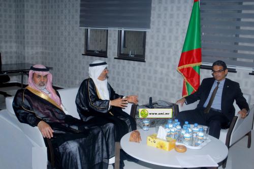 Le ministre de l’Économie et de l’Industrie s’entretient avec une délégation de l’autorité arabe pour l’investissement agricole.