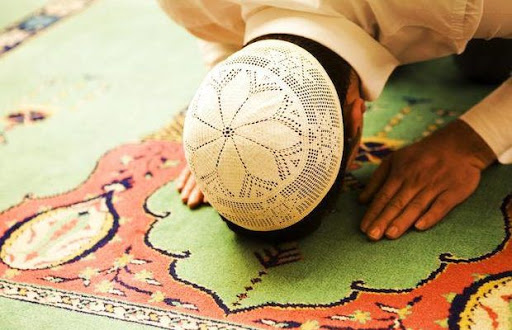 Le ministère des Affaires islamiques annonce la suspension de la prière du vendredi sur l’ensemble du territoire national