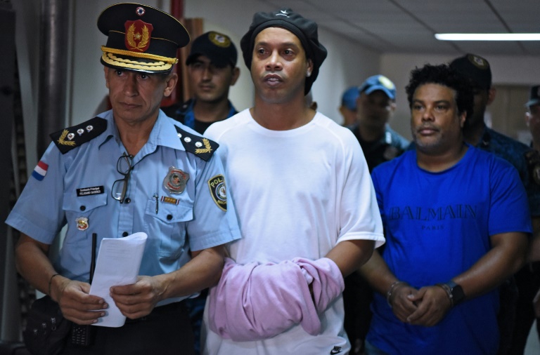 Foot: l'ex-Ballon d'Or Ronaldinho emprisonné depuis un mois