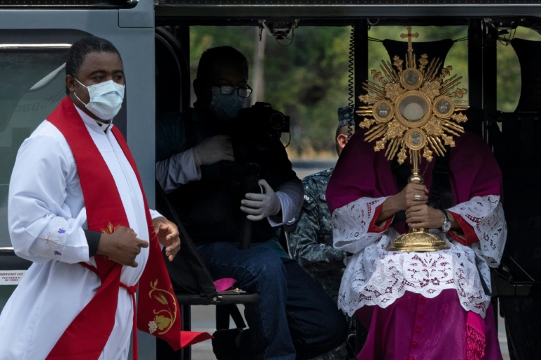 Au Panama, une bénédiction depuis un hélicoptère pour cause de coronavirus