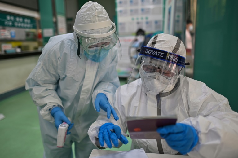 Coronavirus: sous le feu des critiques, la Chine révise son bilan à la hausse