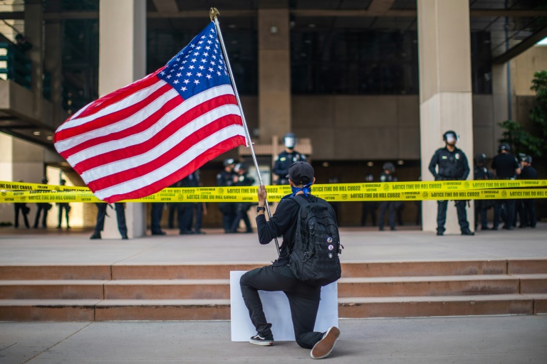 Trump menace de déployer l'armée si les violences continuent