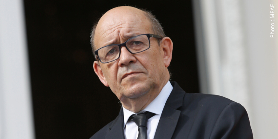 Le ministre des Affaires étrangères reçoit un appel téléphonique de son homologue français