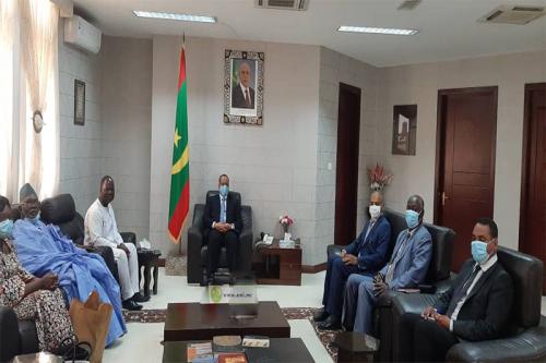 Le ministre des Affaires étrangères reçoit l'ambassadeur du Burkina Faso