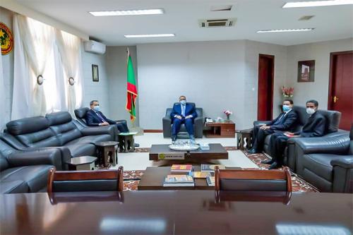 Le ministre des Affaires étrangères reçoit l’ambassadeur du Maroc
