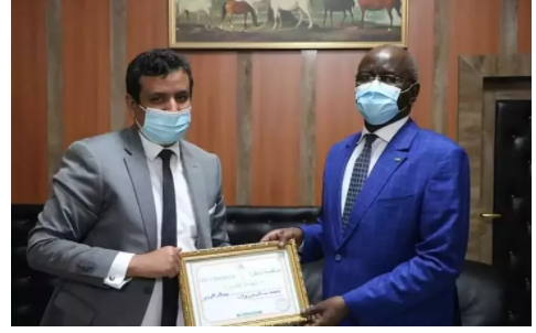 Le ministre de l’intérieur reçoit le prix de la « Personnalité de l’année » Le ministre de l’intérieur reçoit le prix de la « Personnalité de l’année »