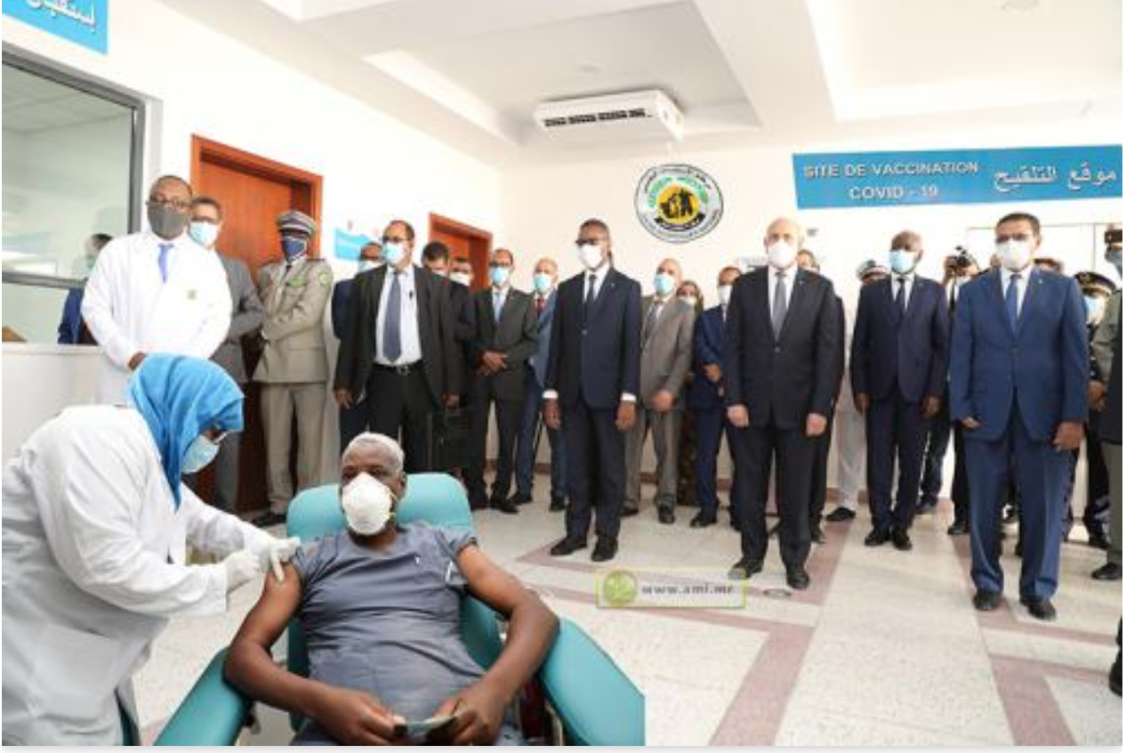 Le Président de la République supervise le lancement de l'opération de vaccination anti-covid-19