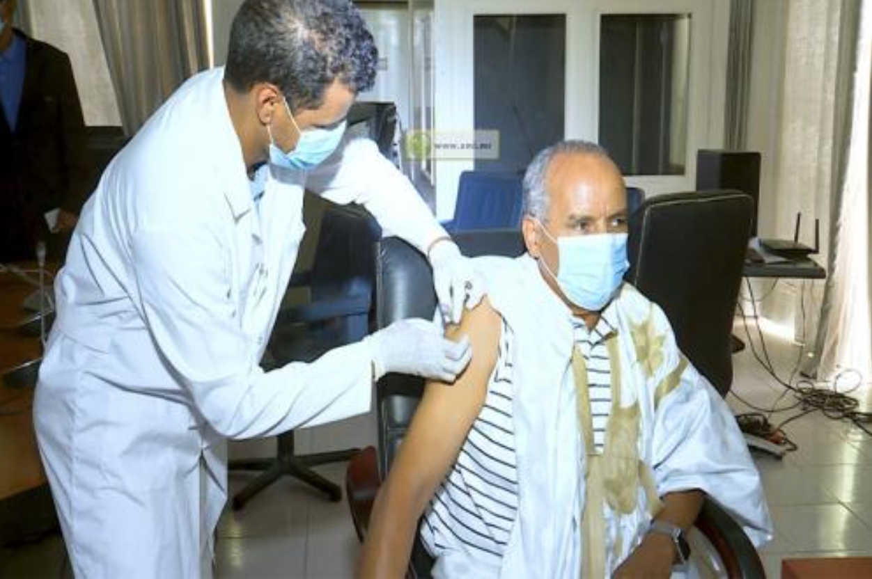 Le président de l'Assemblée nationale lance la vaccination du personnel parlementaire Le président de l'Assemblée nationale lance la vaccination du personnel parlementaire