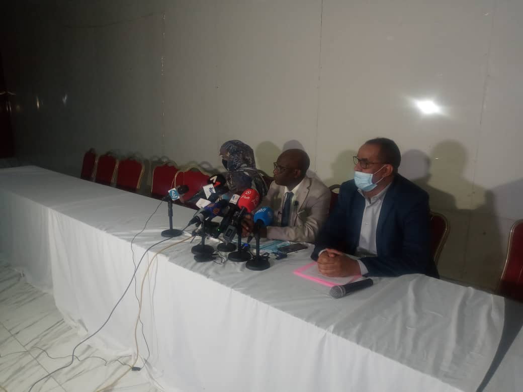 Une commerçante porte plainte contre les proches de l’ancien président Aziz Une commerçante porte plainte contre les proches de l’ancien président Aziz