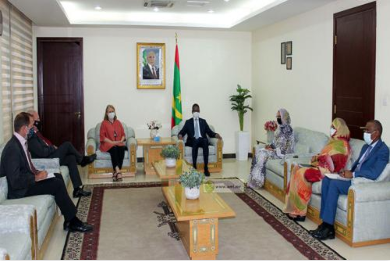 Le Premier ministre reçoit l'ambassadrice régionale de la COP 26 pour le Moyen- orient et l’Afrique