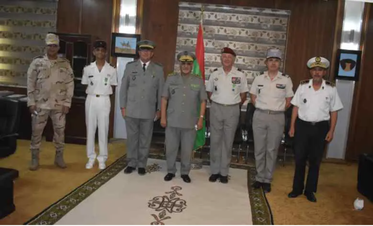 Trois officiers français décorés à la fin de leur mission en Mauritanie