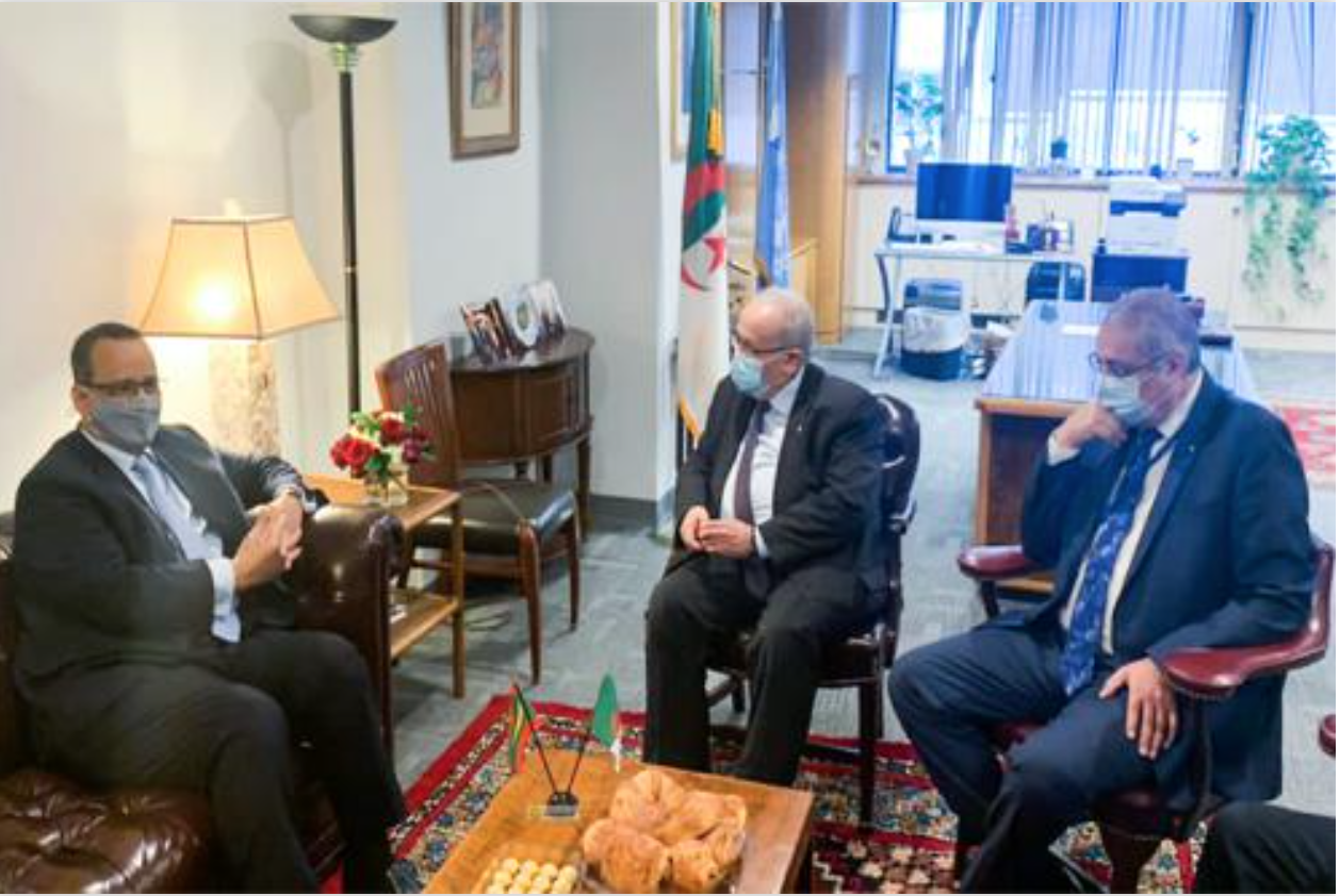 Le ministre des Affaires étrangères reçoit son homologue algérien