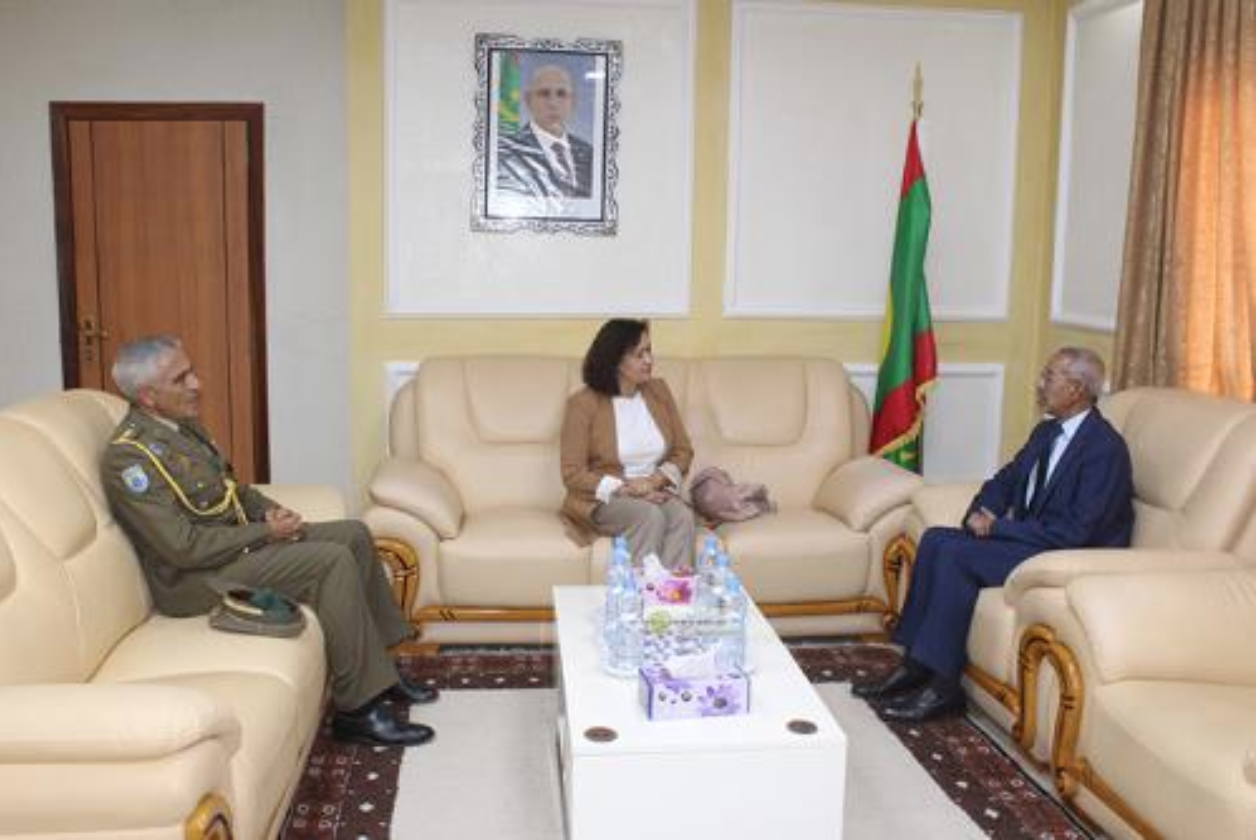 Le ministre de la Défense nationale reçoit l'ambassadeur d'Espagne