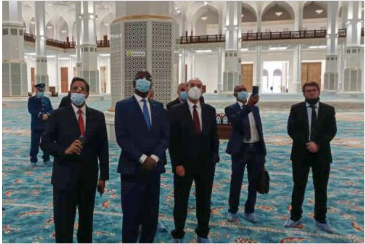 Les ministres mauritanien et algérien de l’Intérieur visitent la grande mosquée d’Alger