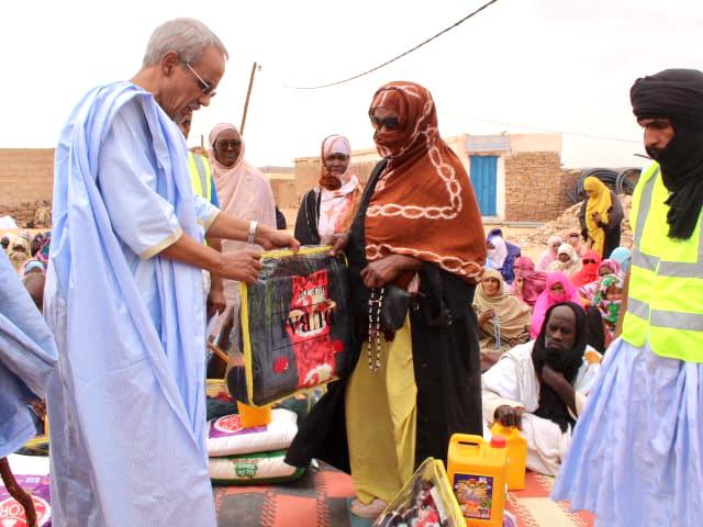 Adrar : Distribution de plusieurs centaines de paniers alimentaires à Aoujeft et El Aïn Essavra ( photos )