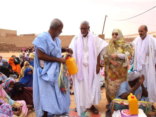 Adrar : Distribution de plusieurs centaines de paniers alimentaires à Aoujeft et El Aïn Essavra ( photos )