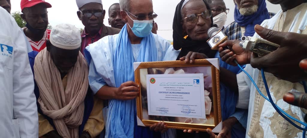 Vidéo : pour son soutien à la caravane médicale, S.E.M Cheikhna Nenni Moulaye Zeine à l'honneur à Bababe