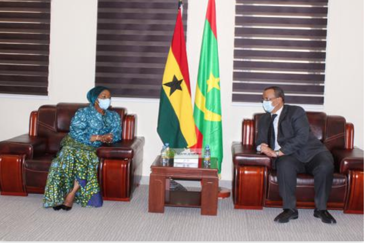 Le ministre des Affaires étrangères tient une séance de travail avec son homologue ghanéenne Le ministre des Affaires étrangères tient une séance de travail avec son homologue ghanéenne
