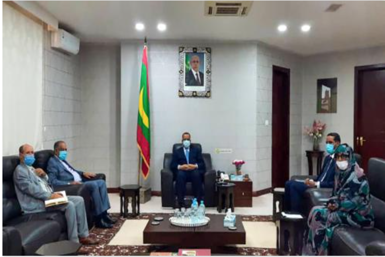 Le ministre des Affaires étrangères s’entretient avec l’ambassadeur d’Algérie