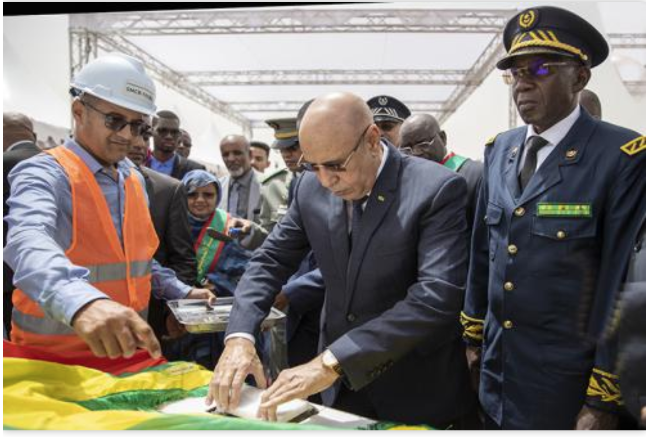 Le Président de la République supervise la pose de la première pierre d'un village de l’artisanat