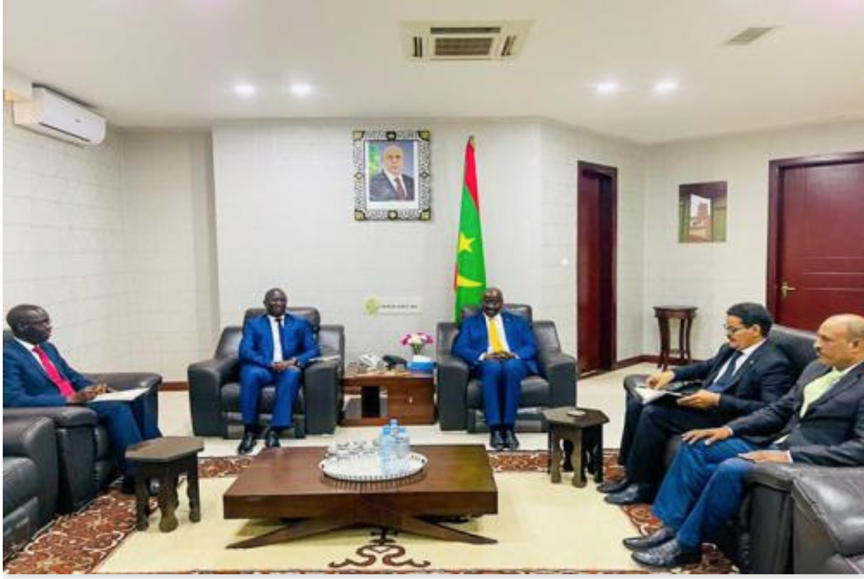 Le ministre des Affaires étrangères s'entretient avec l'ambassadeur du Sénégal