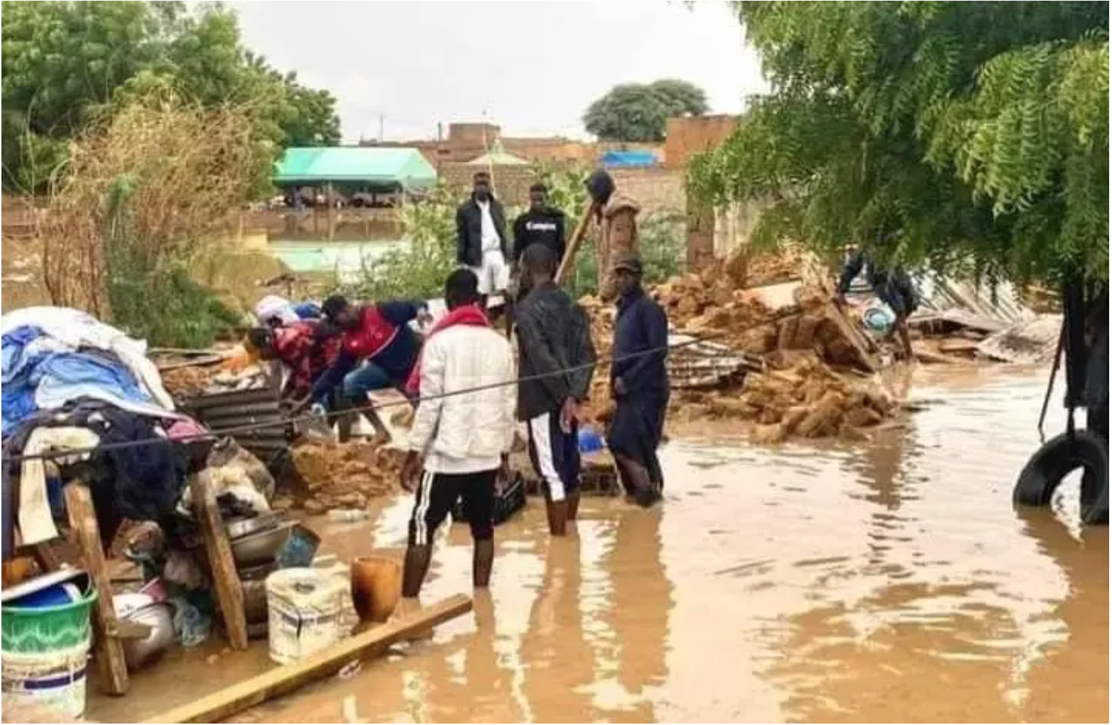 Kaédi : des habitants de certains quartiers évacuent leurs maisons submergées par les eaux