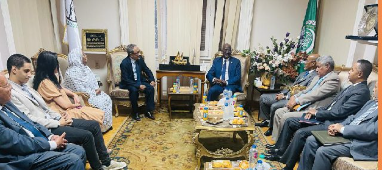 Le ministre des Affaires étrangères visite le siège du Conseil de l’unité économique arabe
