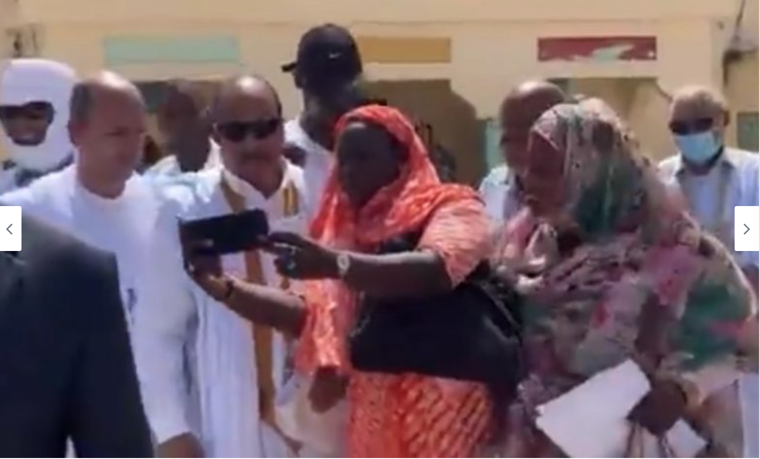 L’ex-président au centre d’état civil du Ksar: Renouvèlement de carte d’identité et bain de foule L’ex-président au centre d’état civil du Ksar: Renouvèlement de carte d’identité et bain de foule