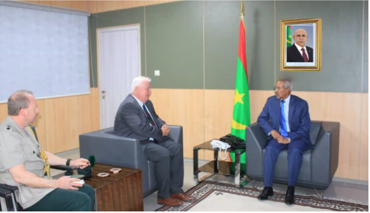 Le ministre de Défense nationale reçoit l’ambassadeur britannique à Nouakchott