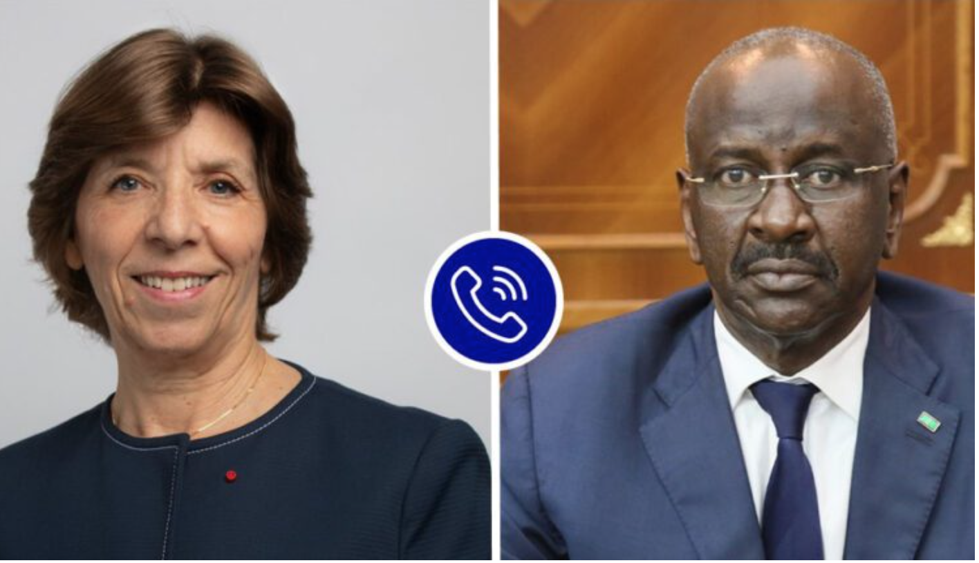 Le ministre des Affaires étrangères reçoit un appel téléphonique de son