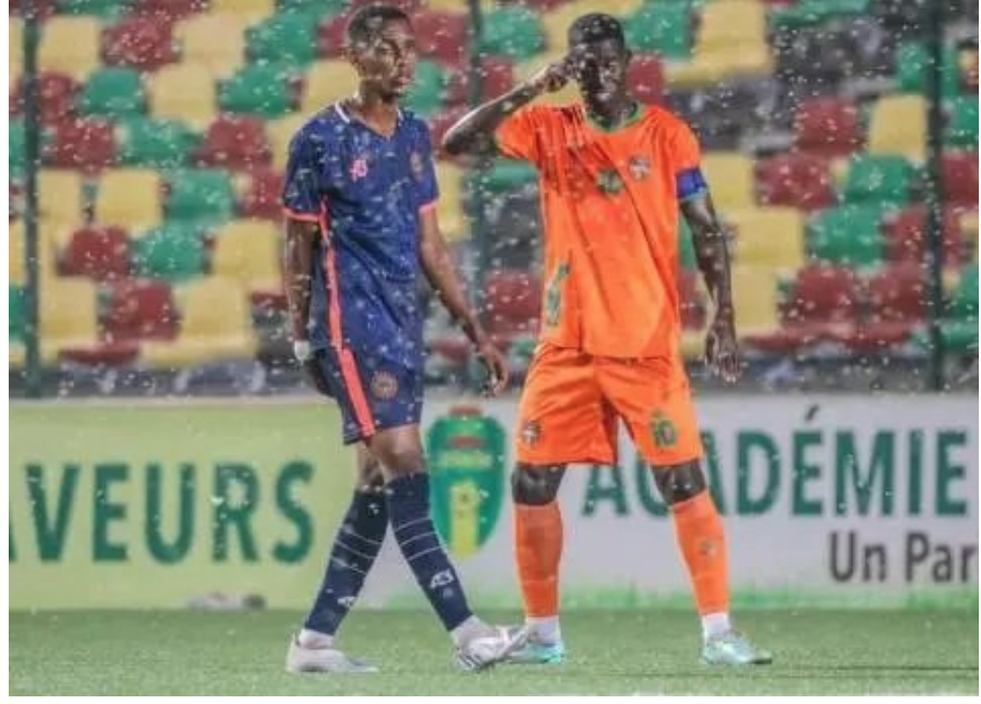 Arrêt du match Kaédi -Douanes après une invasion d’insectes du stade