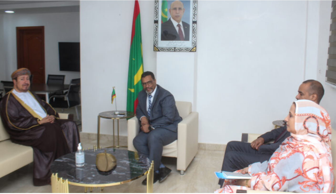 Le ministre de la Transformation numérique s’entretient avec l’ambassadeur du Sultanat d’Oman sur la coopération bilatérale