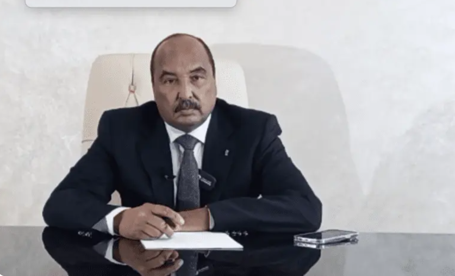 L’ancien président Aziz révèle dans un direct ses regrets et ses ambitions… L’ancien président Aziz révèle dans un direct ses regrets et ses ambitions…