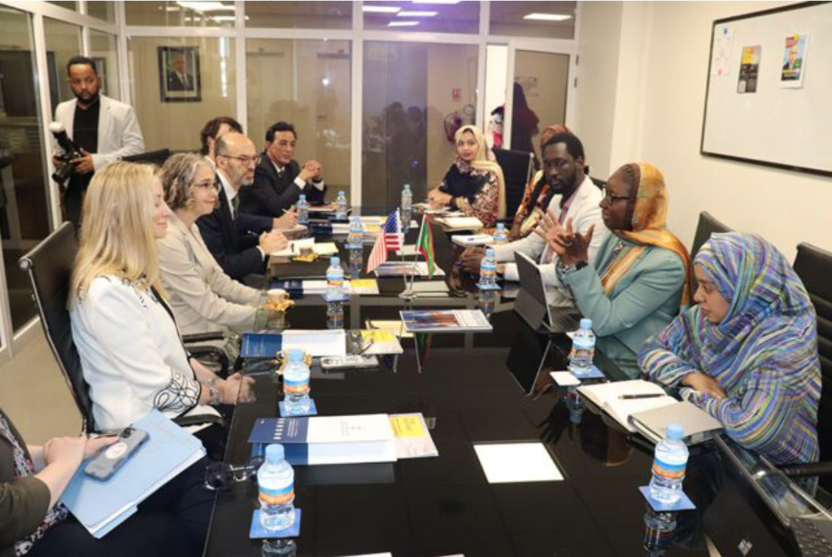 La directrice de la promotion de l’investissement reçoit une délégation du Millennium Challenge Corporation La directrice de la promotion de l’investissement reçoit une délégation du Millennium Challenge Corporation