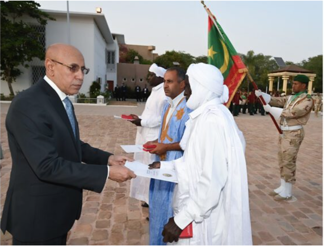 Le Président de la République décore les martyrs de la Nation