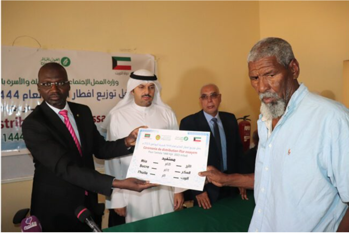 La Fondation Koweïtienne d’Aide Directe distribue 400 paniers alimentaires à Nouakchott ouest La Fondation Koweïtienne d’Aide Directe distribue 400 paniers alimentaires à Nouakchott ouest