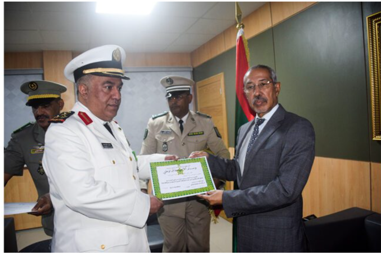 Le ministre de la Défense décore l’attaché militaire à l’ambassade d’Arabie saoudite Le ministre de la Défense décore l’attaché militaire à l’ambassade d’Arabie saoudite