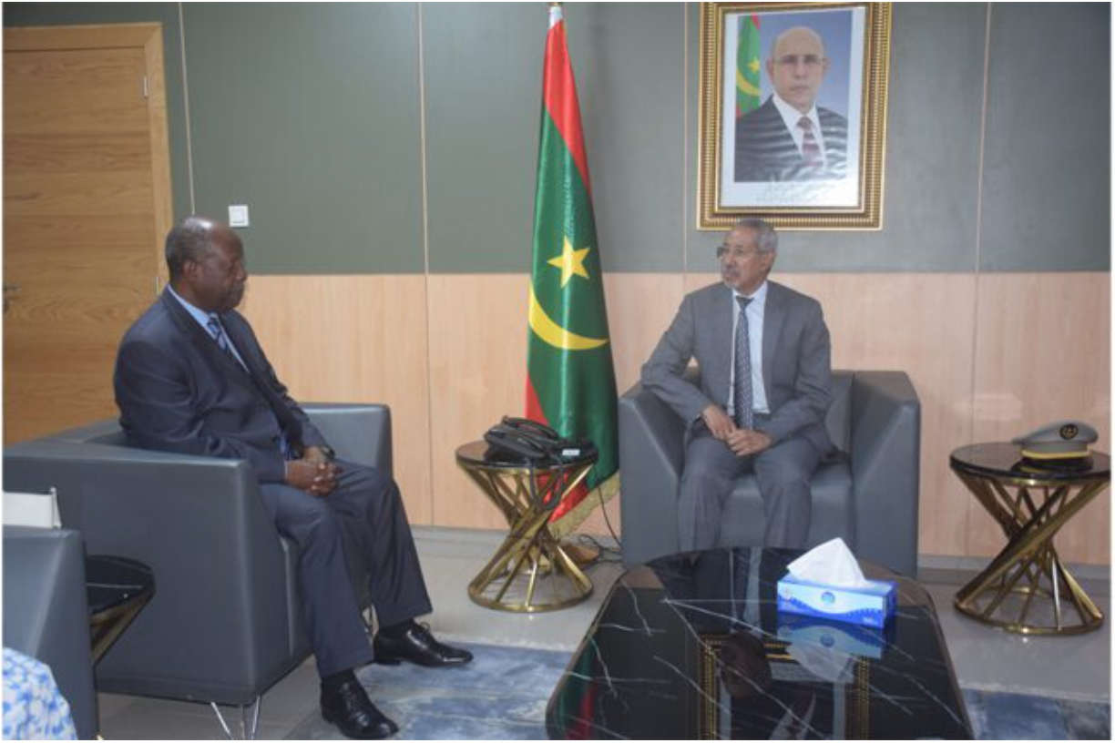 Le ministre de la Défense reçoit un diplomate onusien Le ministre de la Défense reçoit un diplomate onusien