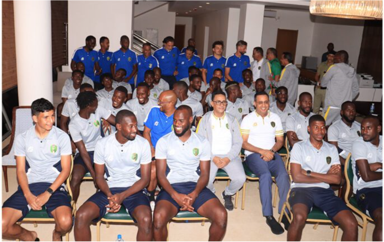 Le ministre de la Culture visite l’équipe nationale dans son camp de regroupement à Nouakchott