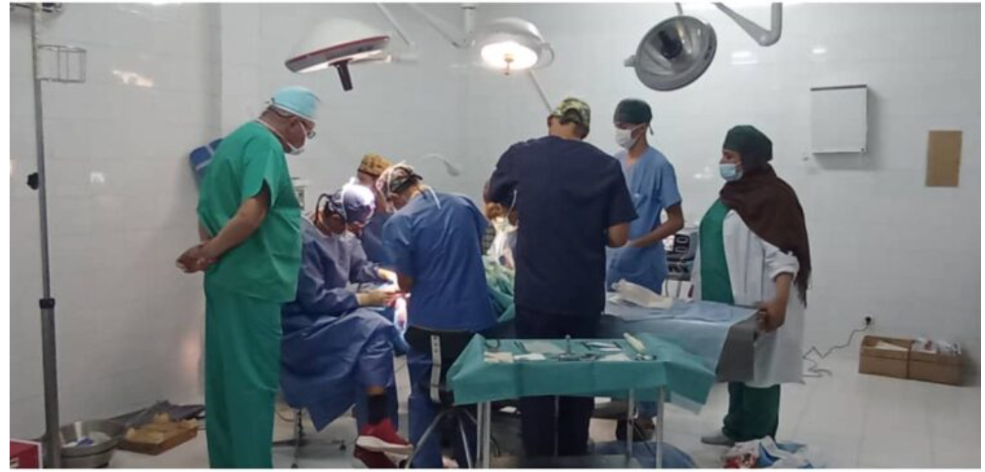 Opérations chirurgicales complexes par des médecins espagnols