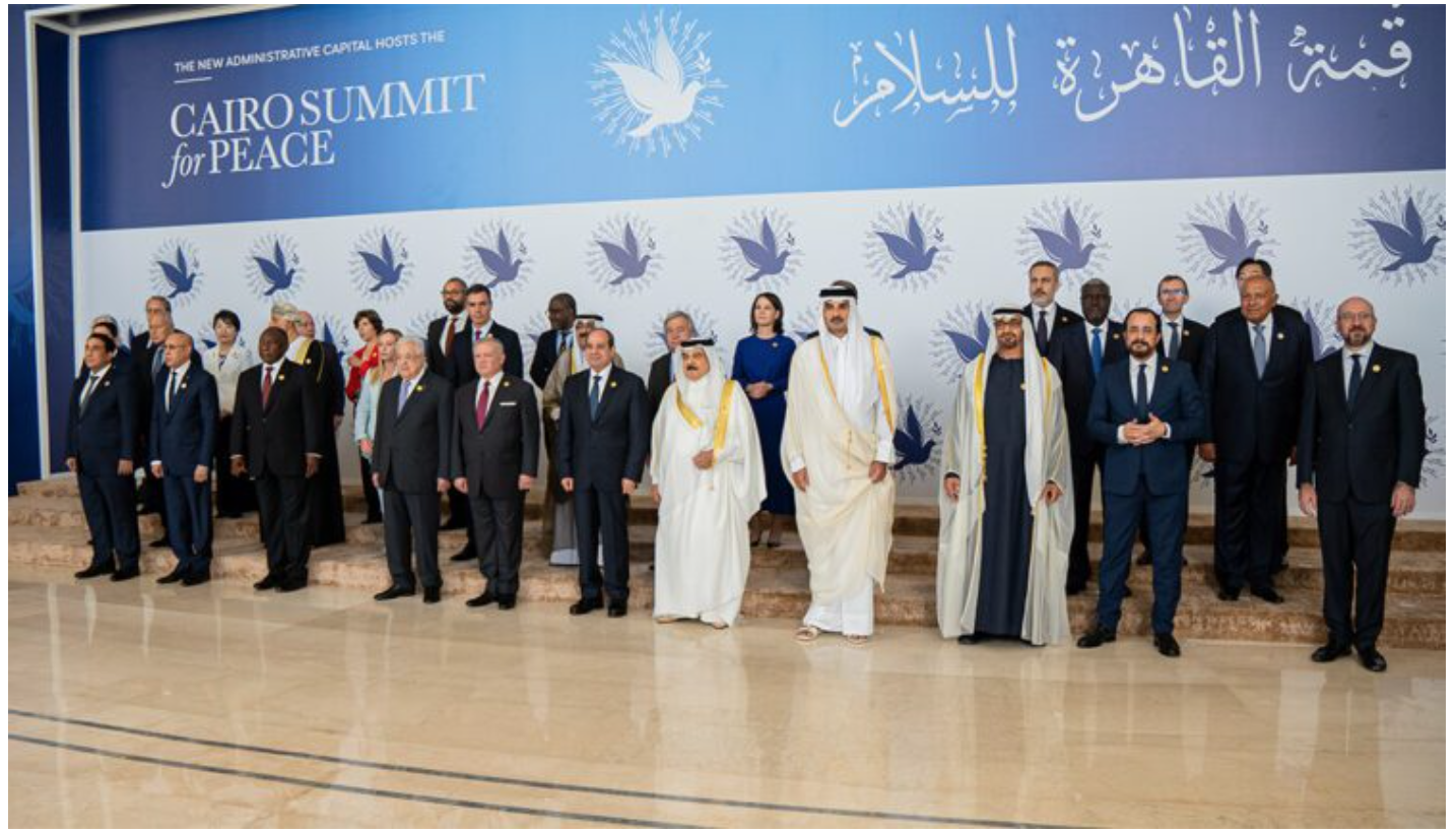 Le Président de la République assiste à l’ouverture du Sommet de la Paix du Caire Le Président de la République assiste à l’ouverture du Sommet de la Paix du Caire