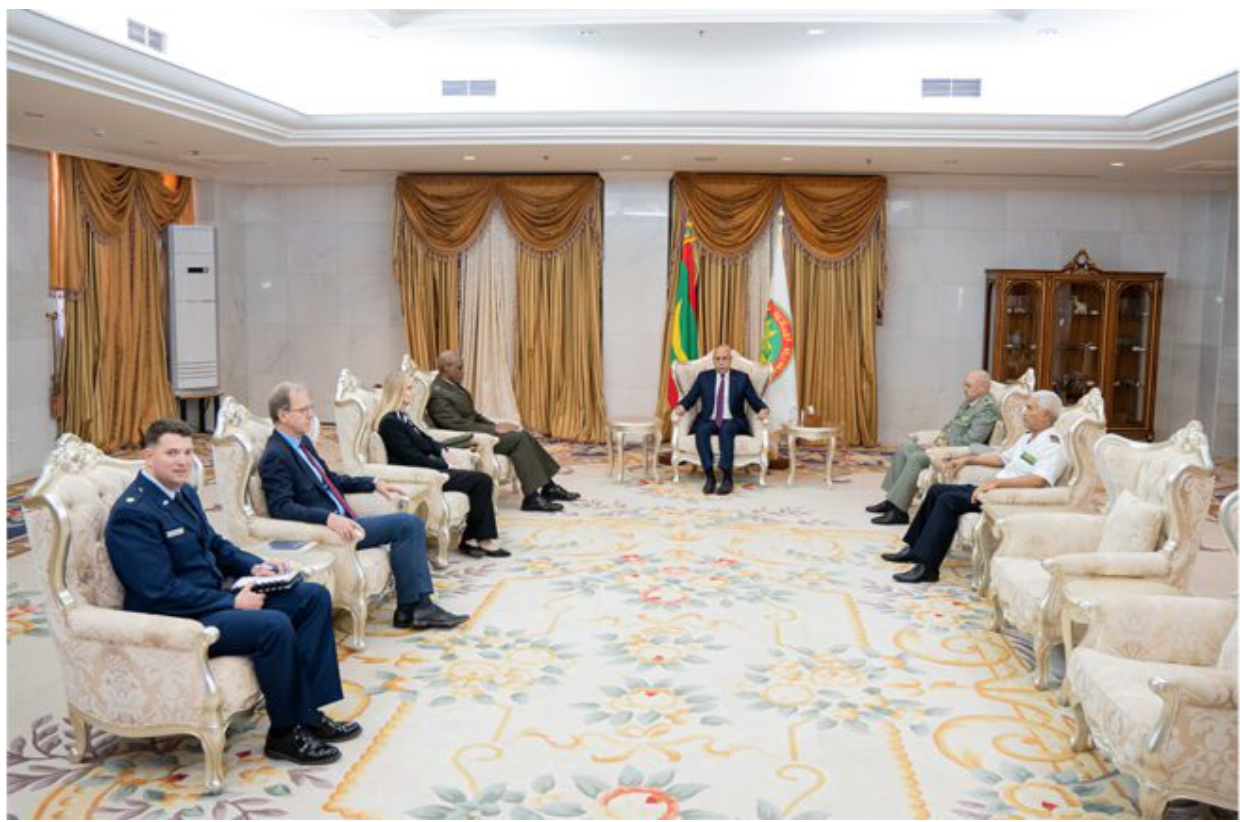 Le Président de la République reçoit le Commandant de la force américaine AFRICOM Le Président de la République reçoit le Commandant de la force américaine AFRICOM