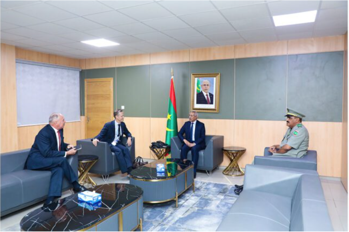 Le ministre de la Défense nationale s’entretient avec l’ambassadeur chef de la délégation de l’Union européenne à Nouakchott