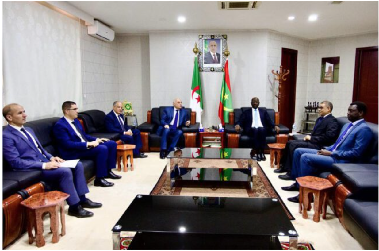 Le ministre des Affaires étrangères rencontre son homologue algérien Le ministre des Affaires étrangères rencontre son homologue algérien