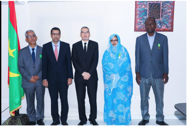 Le gouverneur de la Banque Centrale de Mauritanie décore des cadres et employés de l’institution