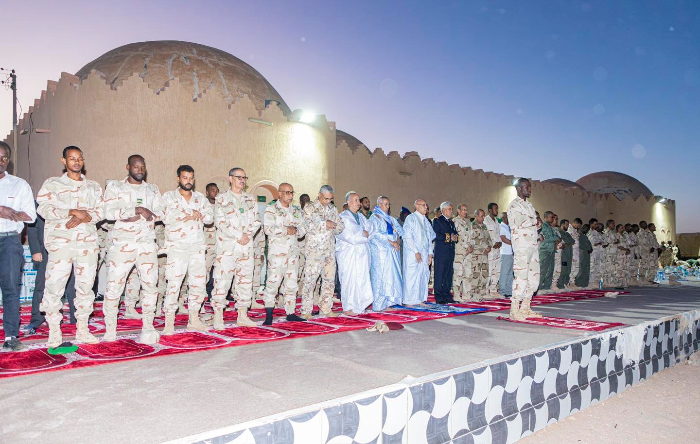 Le Président de la République regagne Nouakchott après avoir partagé l’Iftar avec un groupe de militaires à Bir-Moghrein