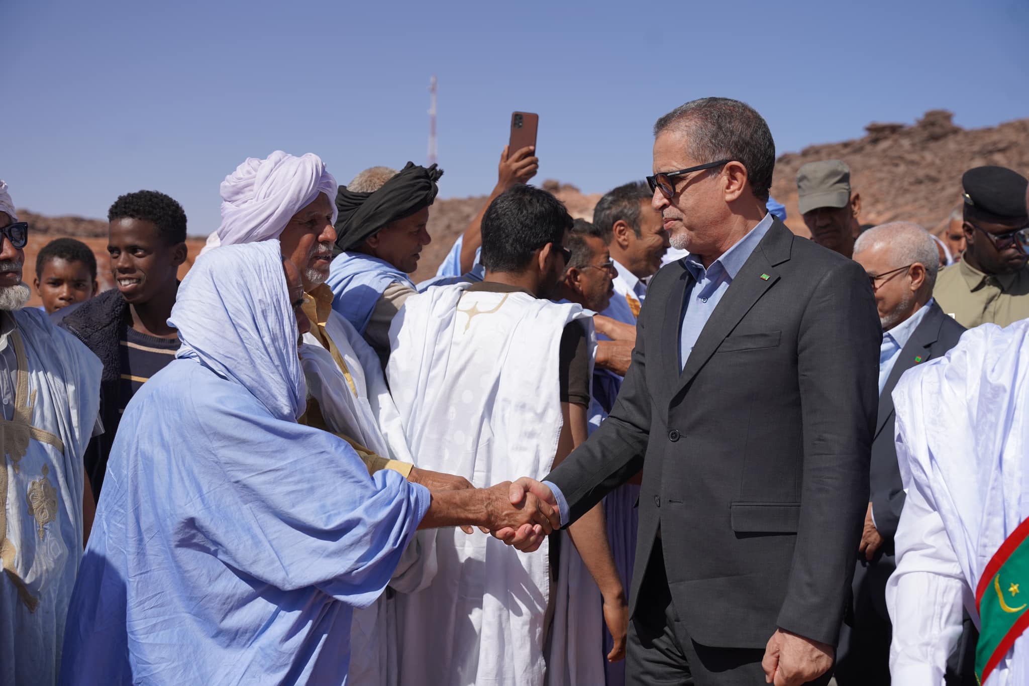 Adrar toujours : Le Délégué Général de TAAZOUR inaugure une école à Mhaïreth et s'engage à étudier les problèmes liés à l'approvisionnement en eau du village-oasis