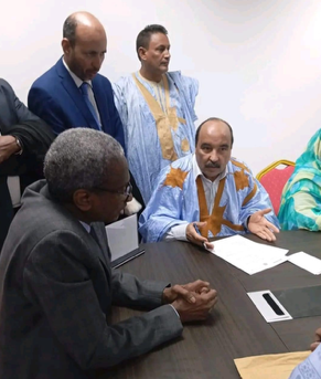 Dépôt du dossier de candidature d’Aziz dans une ambiance de carnaval